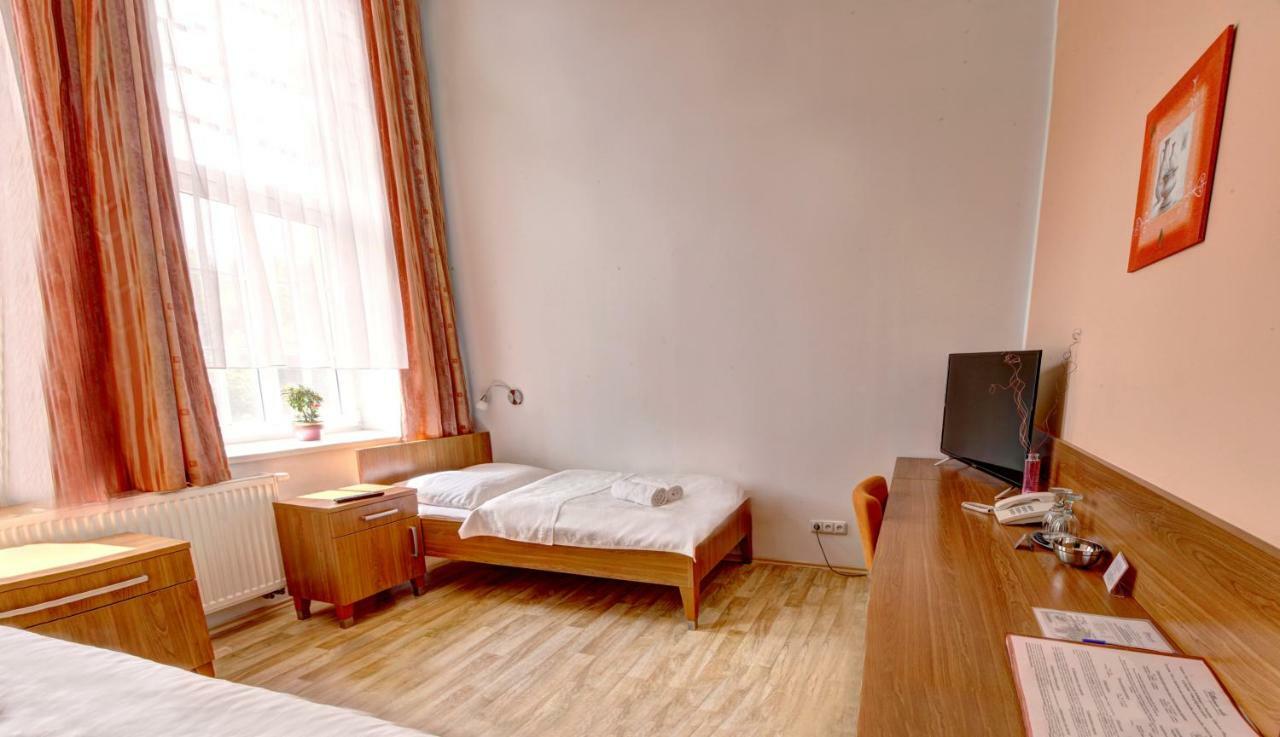 Penzion Tillerova Vila Lázně Bohdaneč Exterior foto