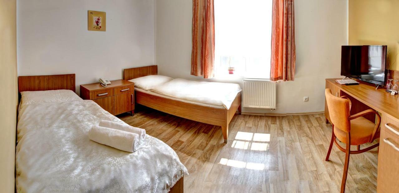 Penzion Tillerova Vila Lázně Bohdaneč Exterior foto