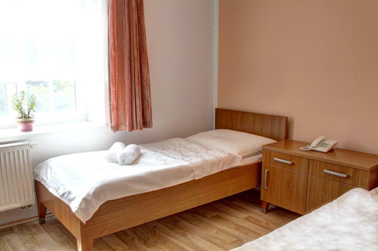 Penzion Tillerova Vila Lázně Bohdaneč Exterior foto