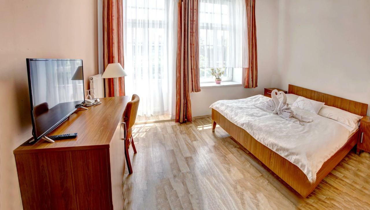 Penzion Tillerova Vila Lázně Bohdaneč Exterior foto
