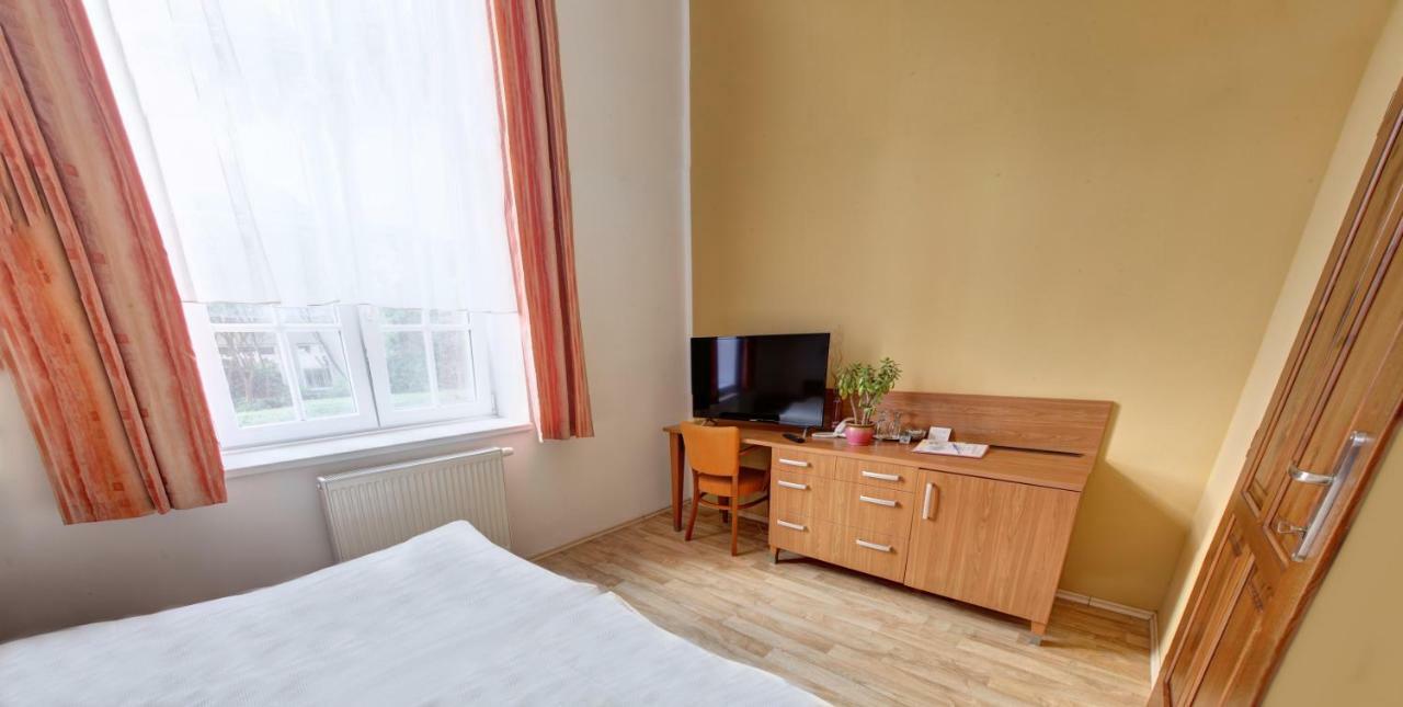 Penzion Tillerova Vila Lázně Bohdaneč Exterior foto