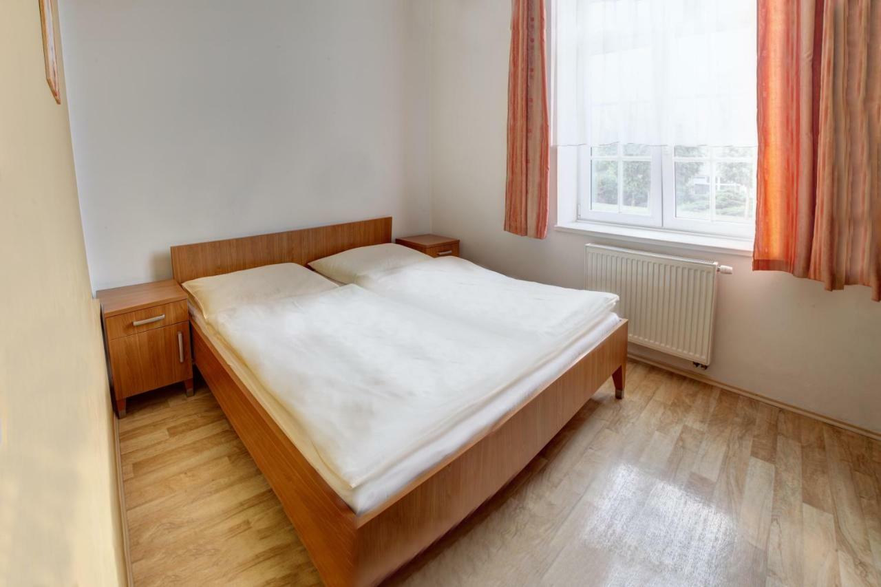 Penzion Tillerova Vila Lázně Bohdaneč Exterior foto