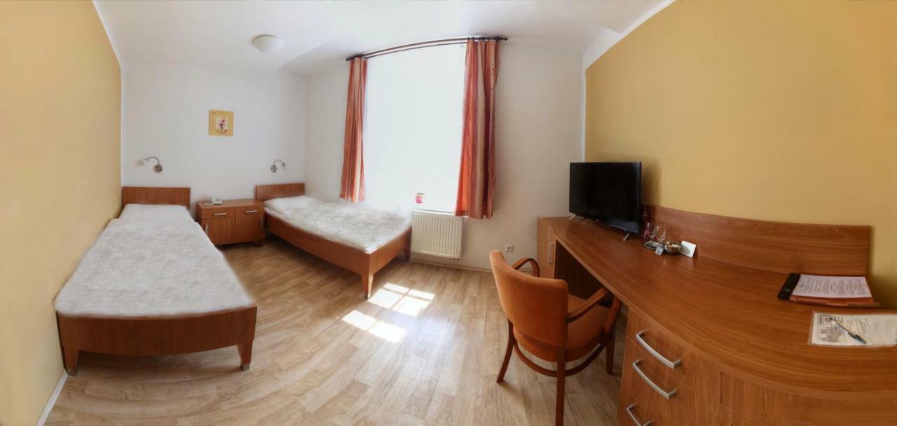 Penzion Tillerova Vila Lázně Bohdaneč Exterior foto